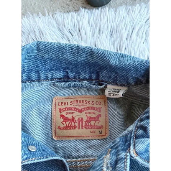 Levi's Denim Trucker Jacket Womens - Picture 3 of 3